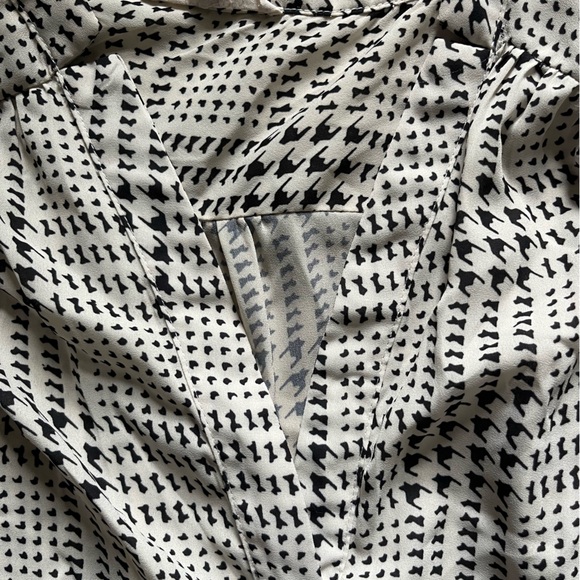 41Hawthorn Monochrome Patterned Blouse - Picture 3 of 4